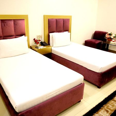 Royalton Inn Hotel - Gulberg Lahor Dış mekan fotoğraf